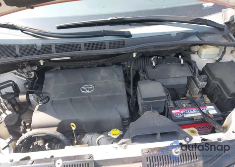 2015 Toyota Sienna L 7 Passenger z USA, uszkodzony, nr VIN 5TDZK3DC1FS539076